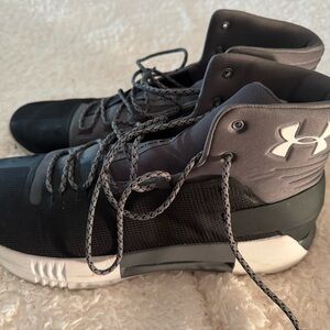 Under Armour Men's Black and Gray Athletic Shoes